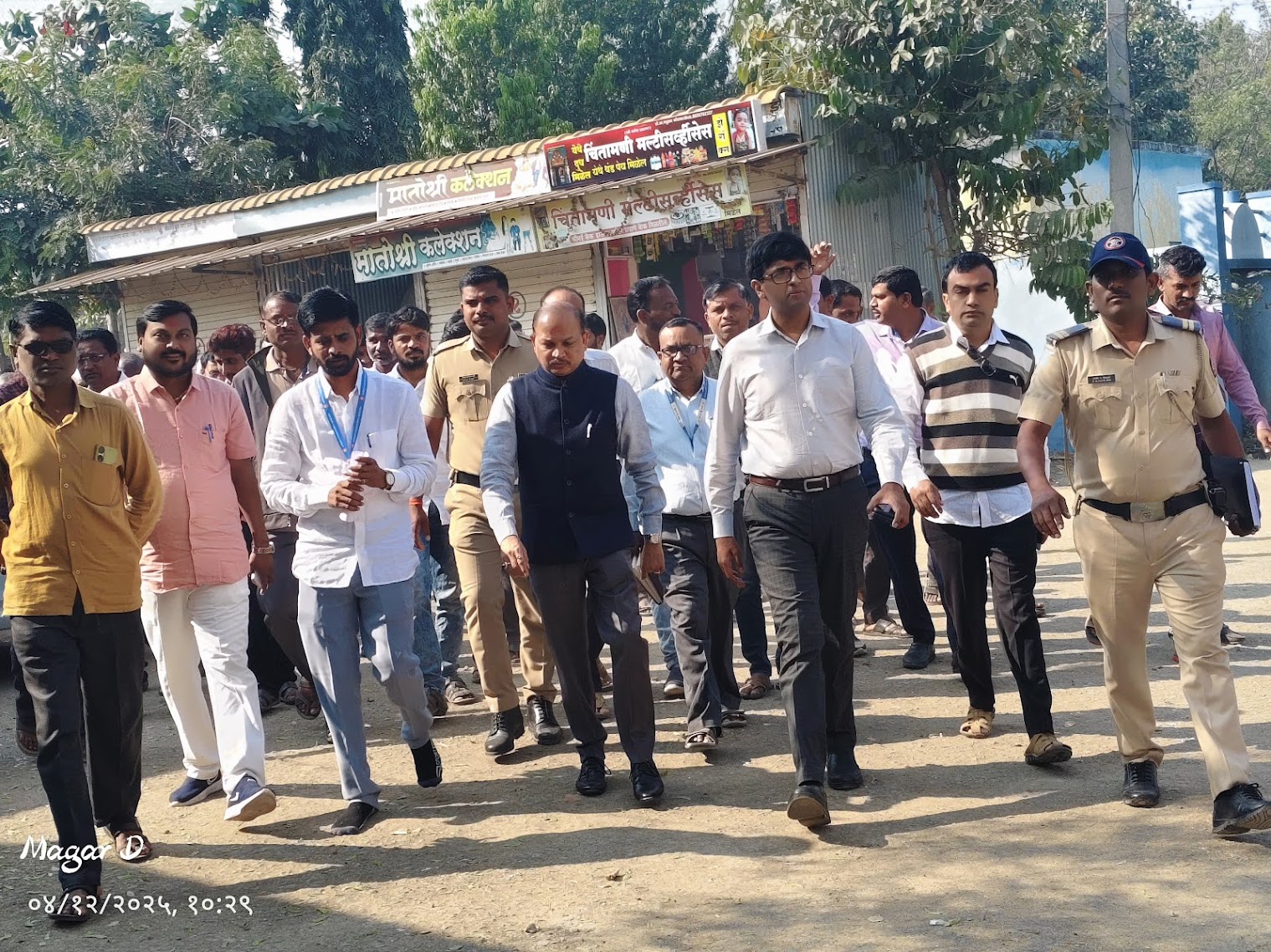 मुख्यमंत्री समृद्ध पंचायत अभियानांतर्गत मा.जिल्हाधिकारी व जिल्हा परिषद CEO यांची वरुड चक्रपाण मध्ये भेट 